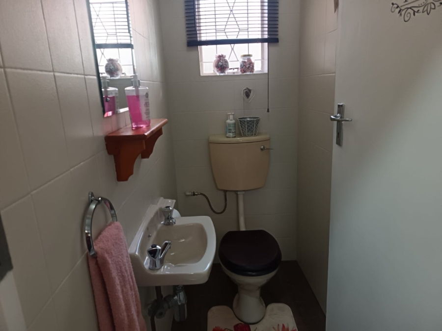 3 Bedroom Property for Sale in Rhodesdene Northern Cape